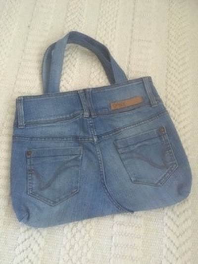 Kuva, joka sis�lt�� kohteen Tasku, Matkatavarat ja laukut, k�silaukku, denim

Kuvaus luotu automaattisesti